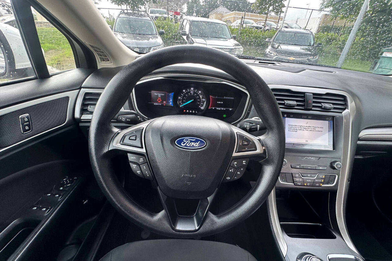 Used 2019 Ford Fusion SE image 14