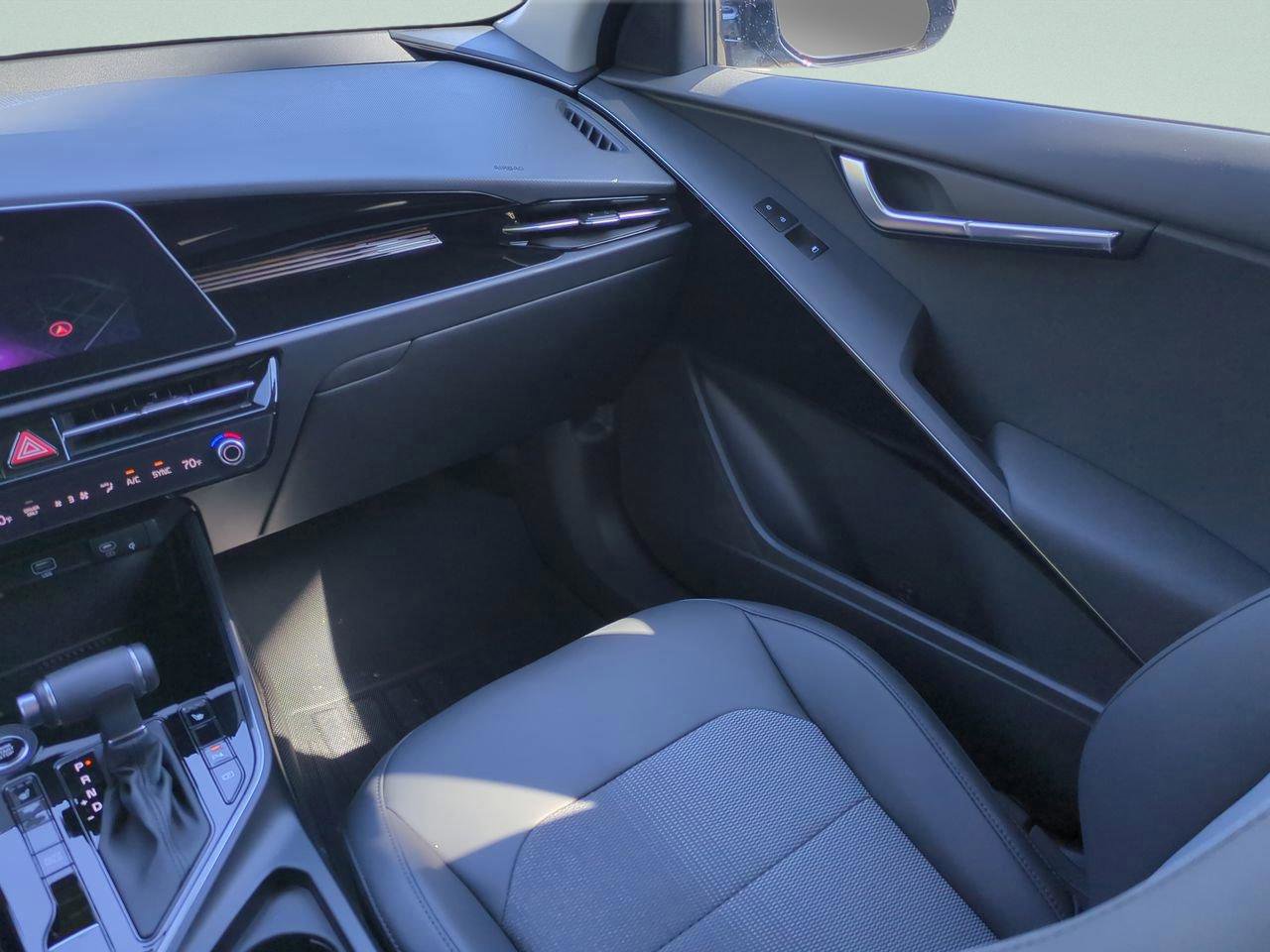New 2025 Kia Niro EX Touring image 17