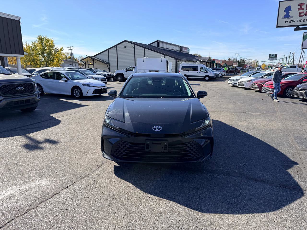 Used 2025 Toyota Camry LE FWD image 3