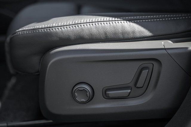 New 2026 Volvo XC40 B5 Plus w/ Protection Package Premier image 38