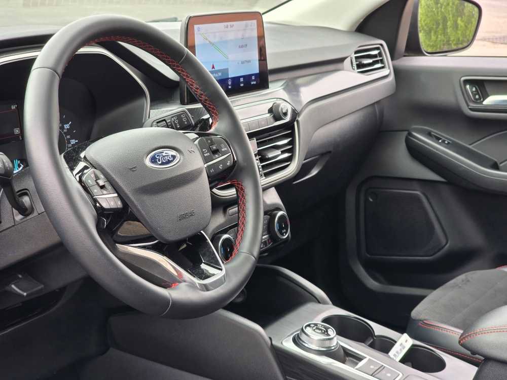 Used 2022 Ford Escape SEL w/ SEL Stealth AWD Package image 13