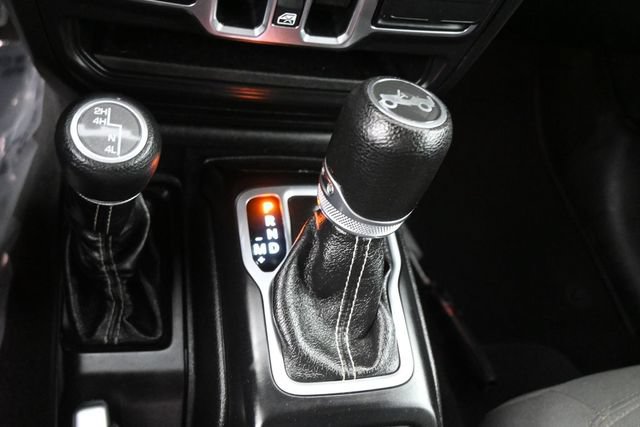Used 2018 Jeep Wrangler Unlimited Sahara AWD/4WD image 12