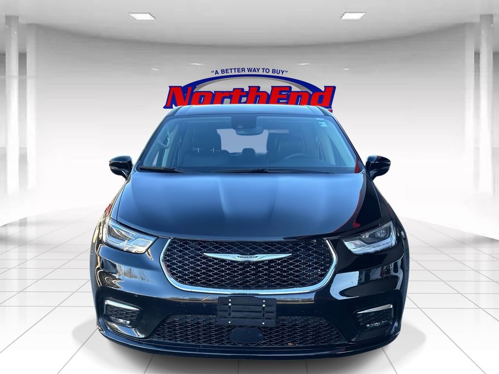 Used 2024 Chrysler Pacifica Touring-L image 8