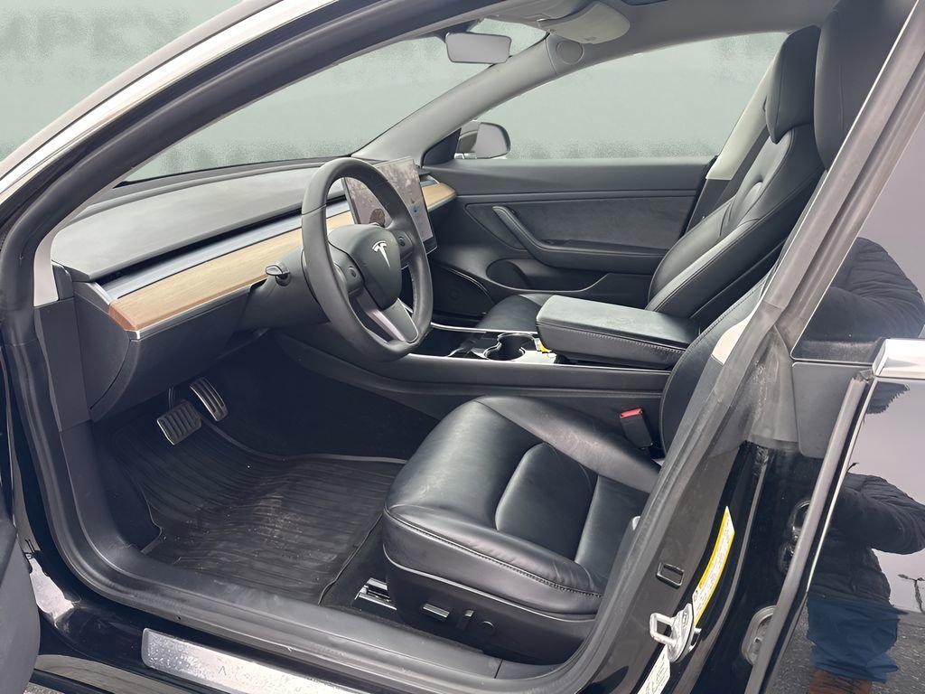 Used 2020 Tesla Model 3 Standard Range Plus image 9