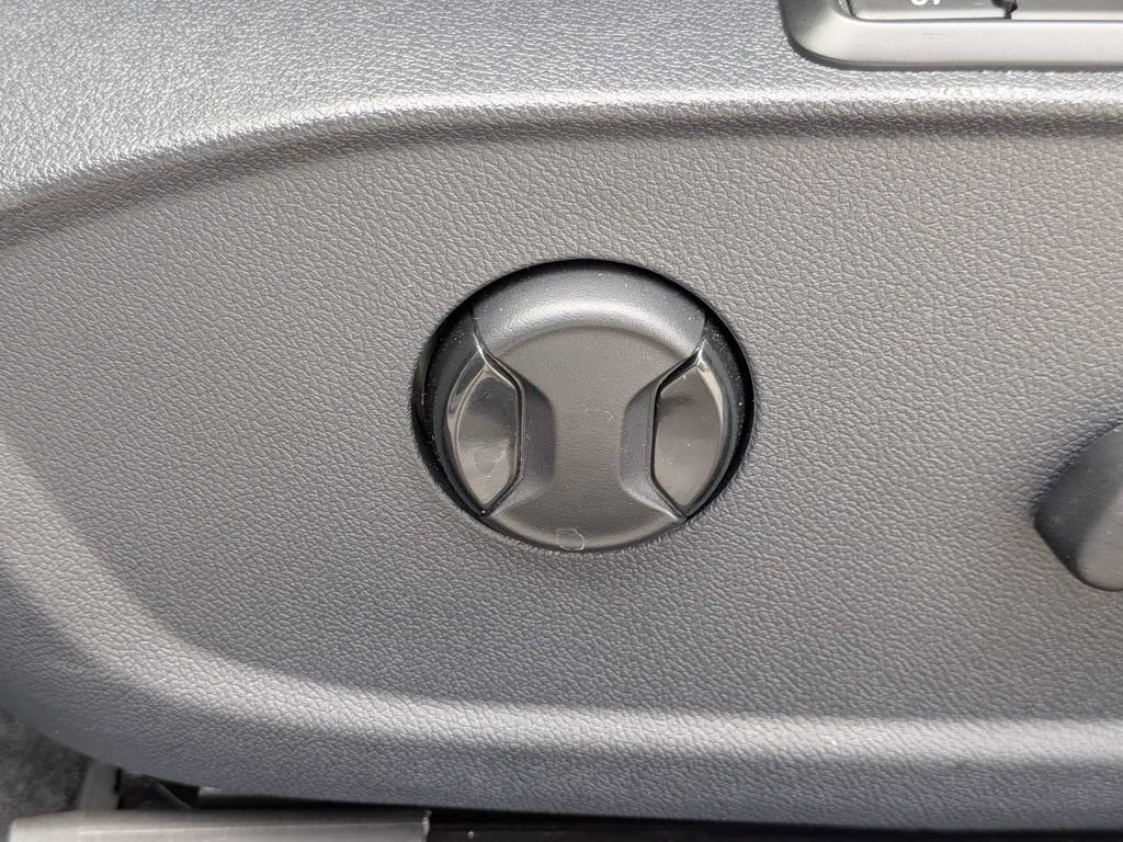 Certified 2026 Volkswagen Jetta SEL FWD image 28