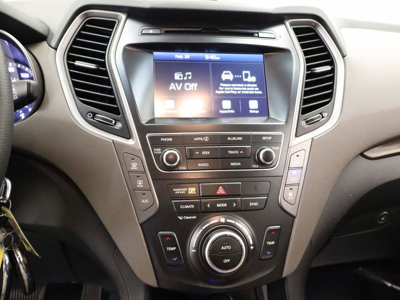 Used 2018 Hyundai Santa Fe SE image 10