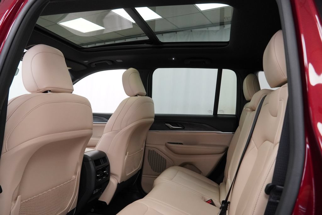 Certified 2025 Jeep Grand Cherokee Limited AWD/4WD image 20