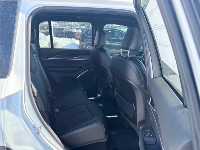 New 2026 Jeep Grand Cherokee Limited w/ Luxury Tech Group II AWD/4WD image 32
