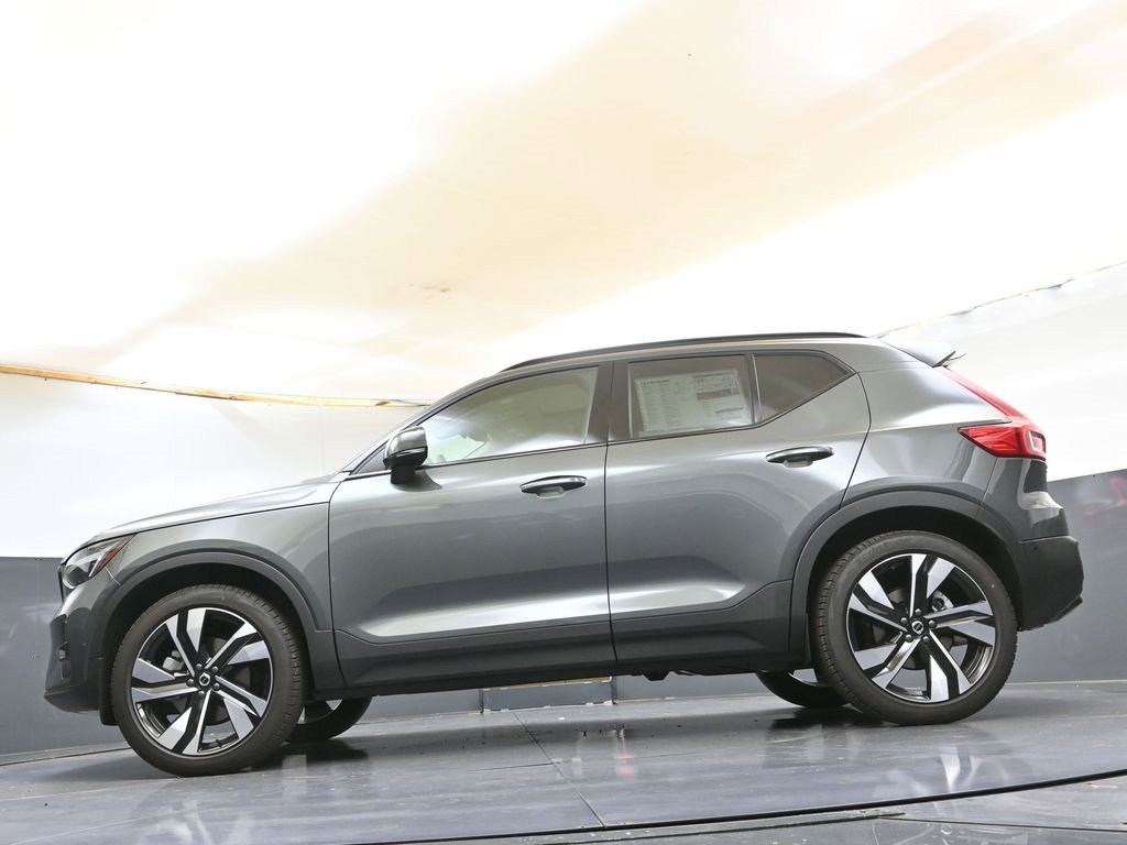 New 2026 Volvo XC40 B5 Ultra w/ Protection Package Premier image 37