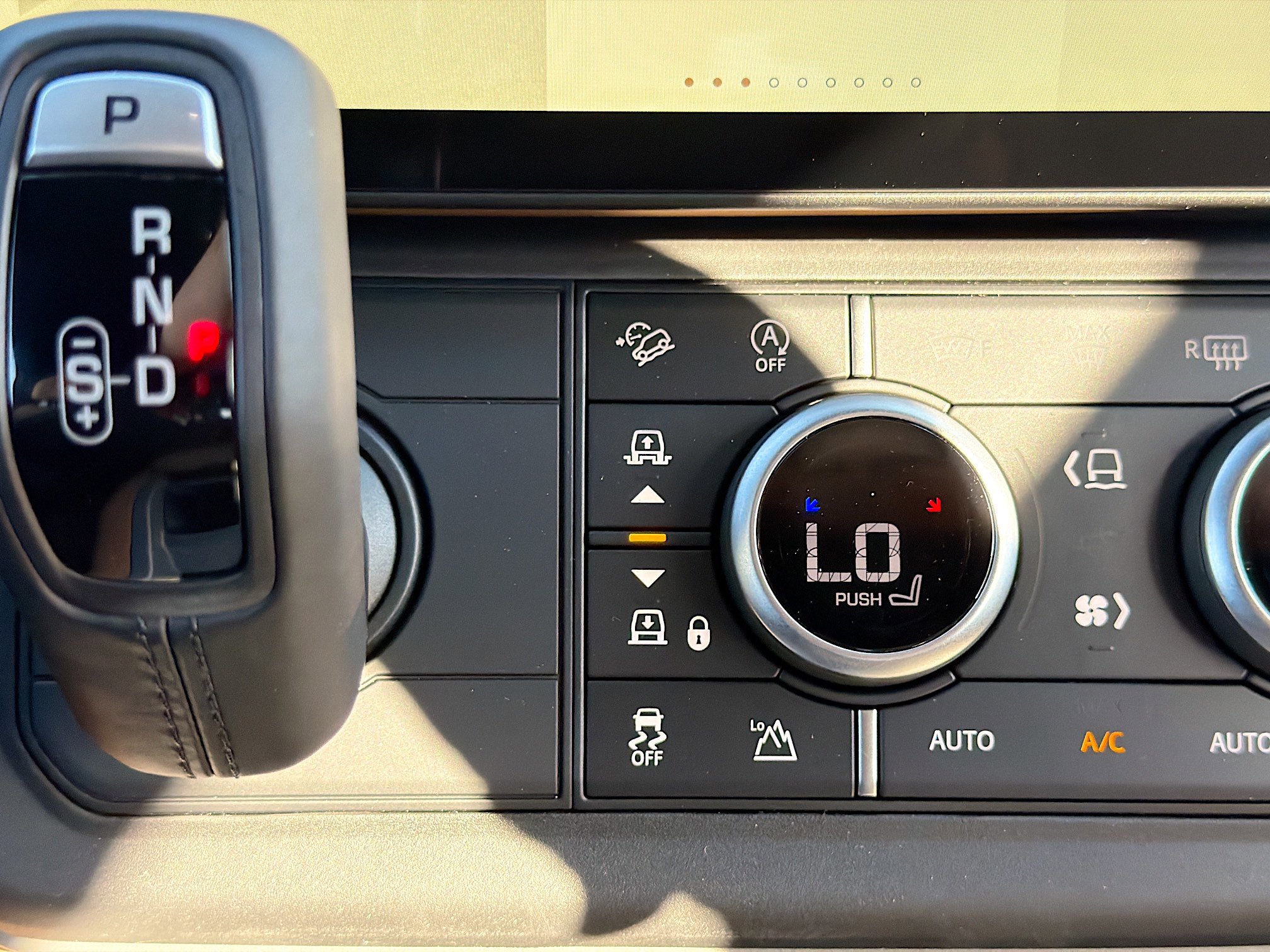 New 2026 Land Rover Defender 90 V8 image 30