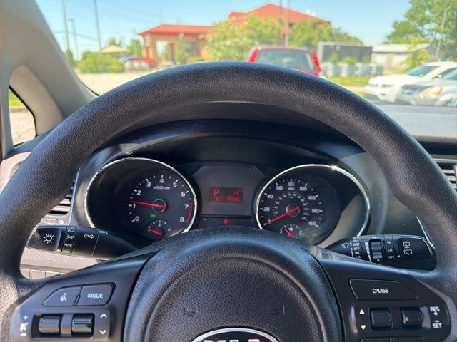 Used 2016 Kia Sedona LX w/ Option Group 020 FWD image 10