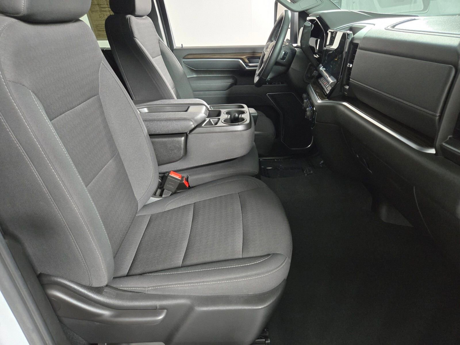 Used 2025 Chevrolet Silverado 2500 LT w/ Convenience Package image 17