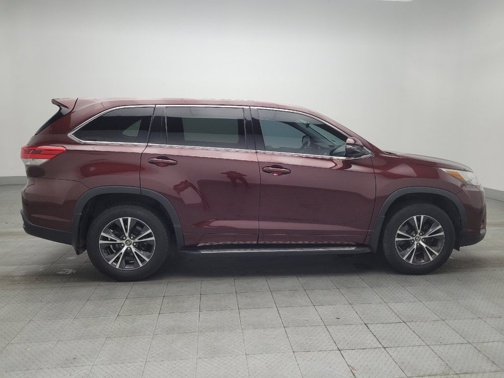 Used 2018 Toyota Highlander LE image 10