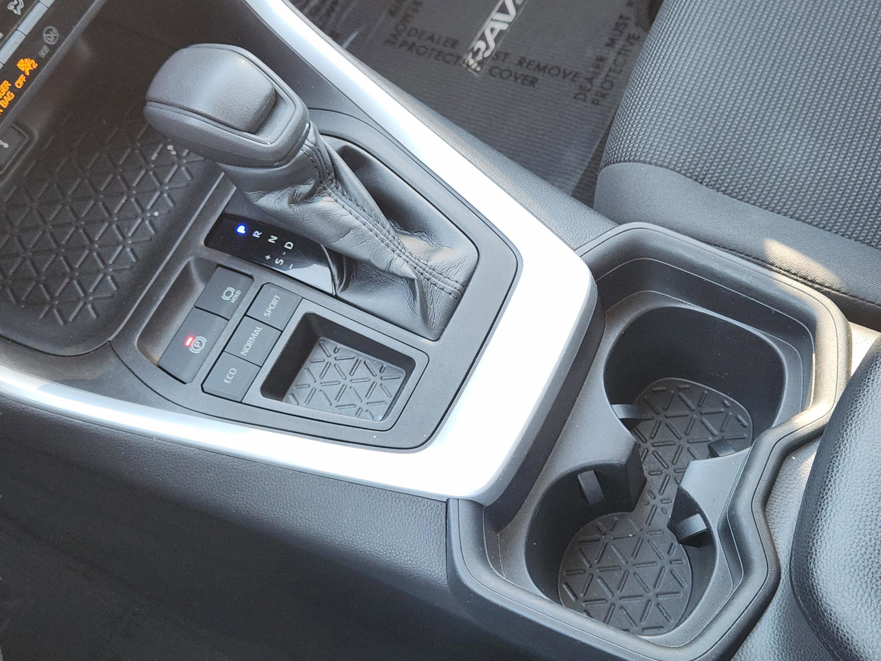 Used 2021 Toyota RAV4 LE w/ Carpet Mat Package (TMS) image 20