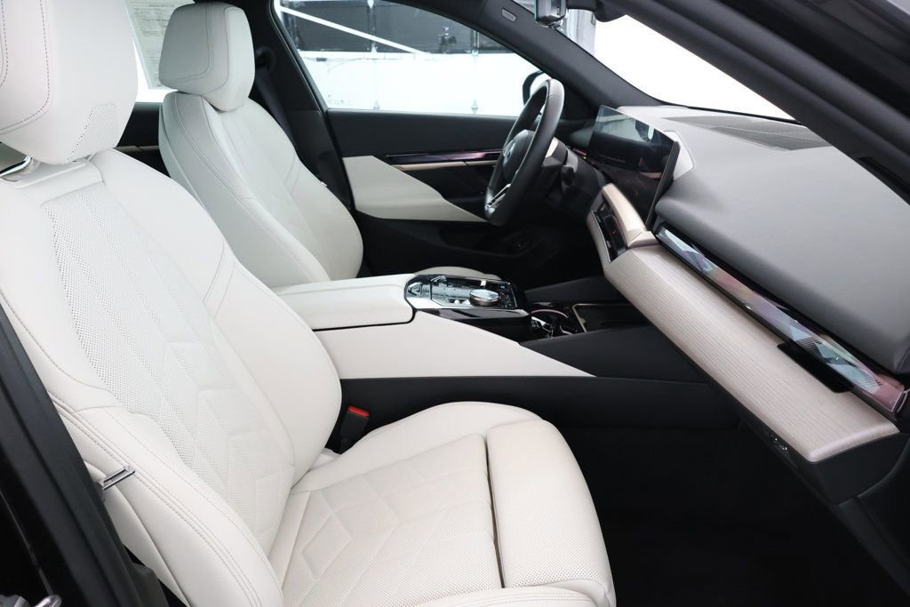 Used 2024 BMW i5 eDrive40i w/ M Sport Package image 25