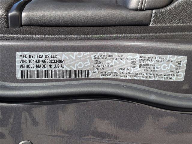 Used 2025 Jeep Grand Cherokee Laredo image 24