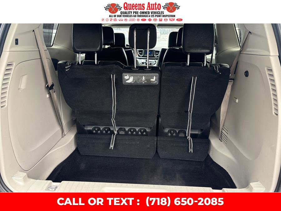 Used 2019 Chrysler Pacifica Touring-L image 13