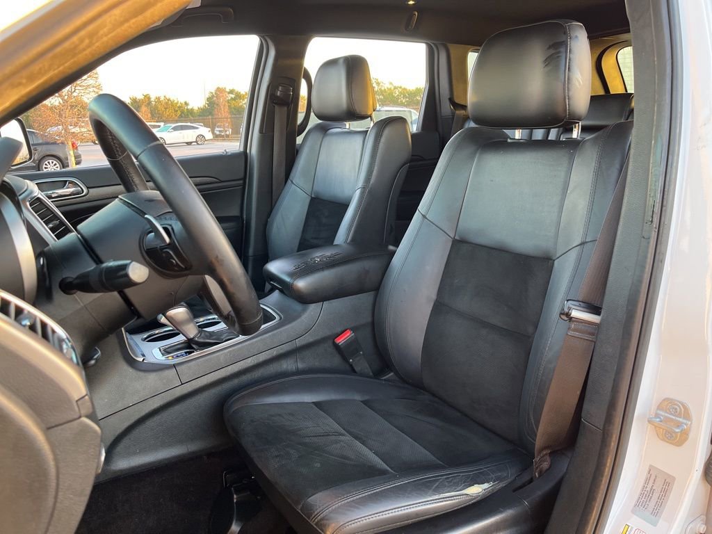 Used 2017 Jeep Grand Cherokee Altitude image 23