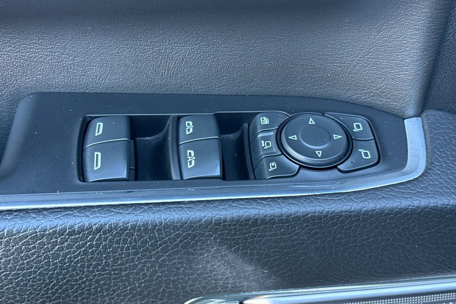 Used 2024 GMC Sierra 3500 Denali w/ Denali Reserve Package image 11