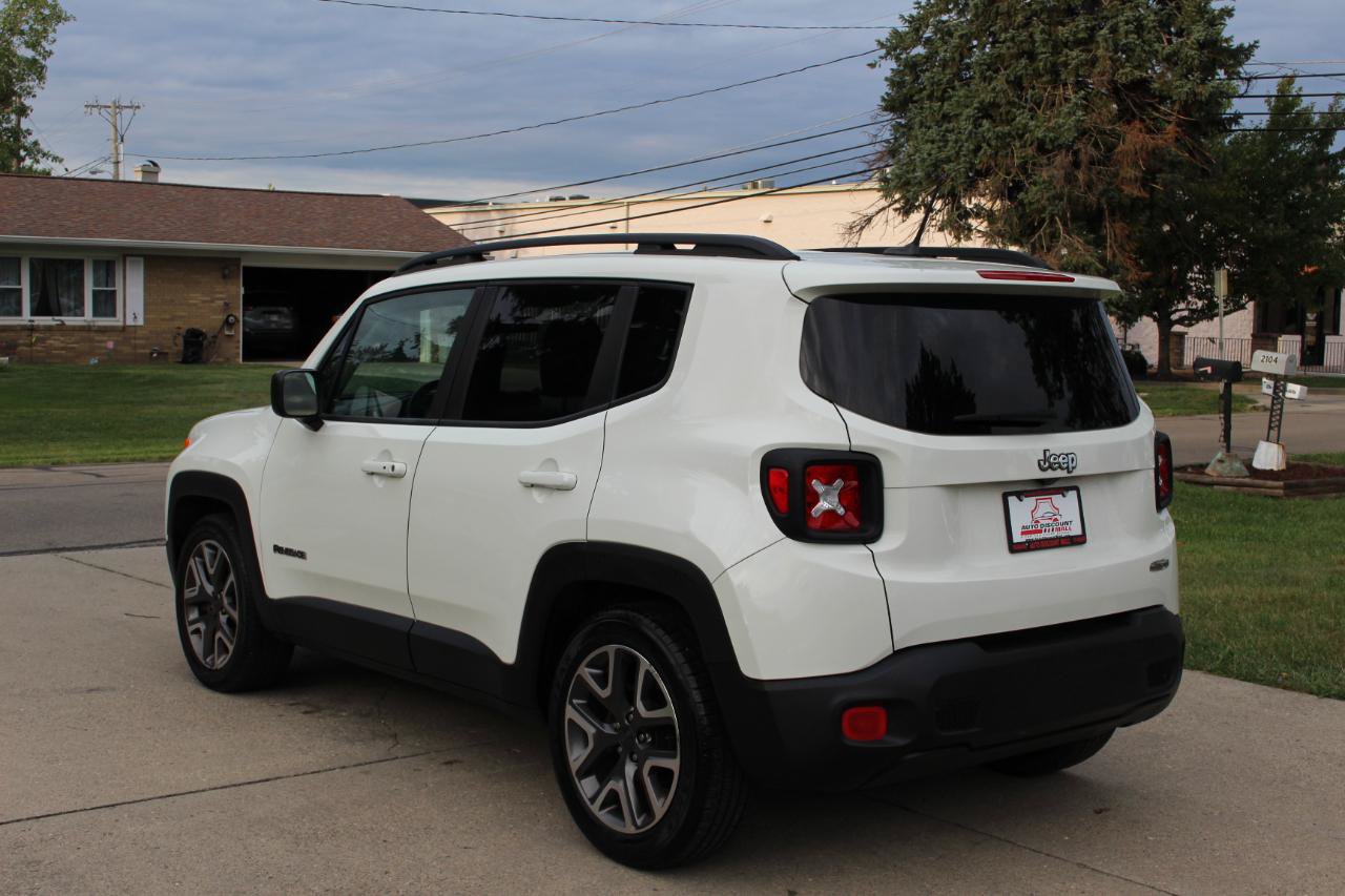 Used 2016 Jeep Renegade Latitude w/ Cold Weather Group FWD image 7