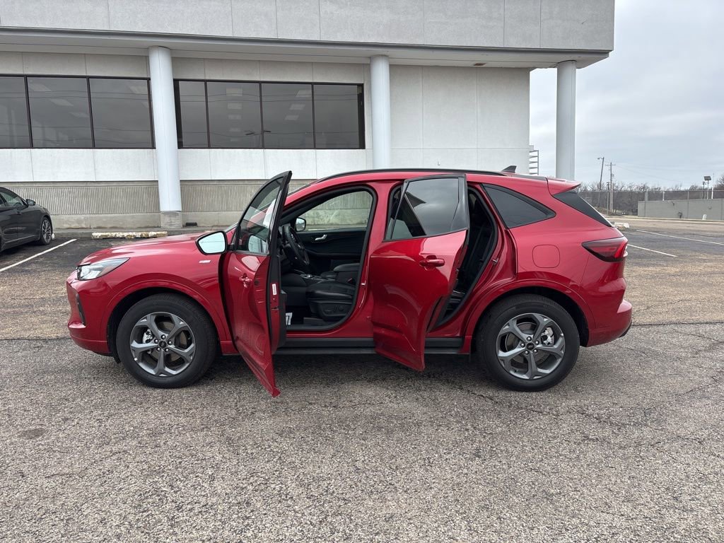 Certified 2024 Ford Escape ST-Line Select w/ Tech Pack #2 image 4