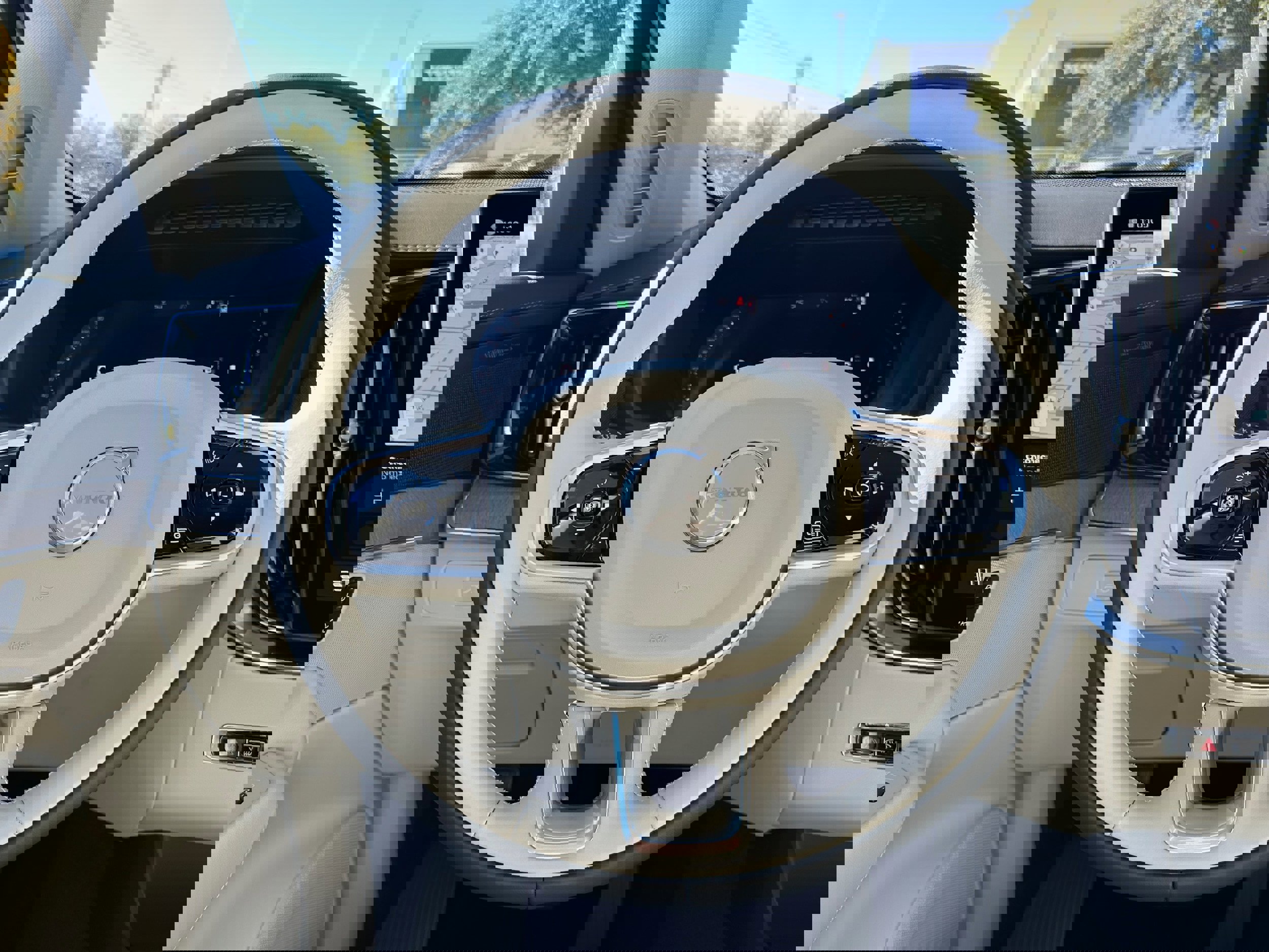 New 2026 Volvo XC90 B6 Ultra w/ Protection Package image 15