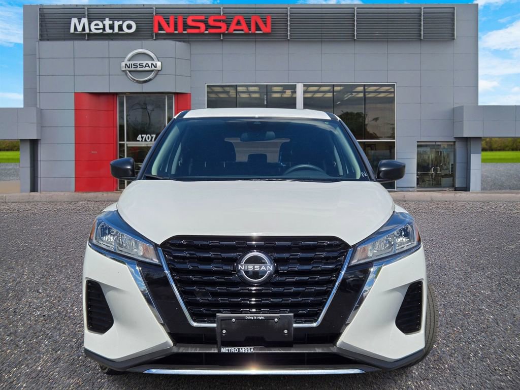 Used 2024 Nissan Kicks S image 2