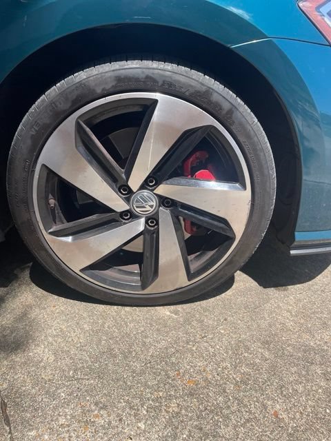 Used 2018 Volkswagen GTI SE FWD image 13