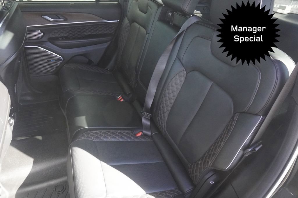 Used 2022 Jeep Grand Cherokee Summit w/ Adv Protech Group IV AWD/4WD image 30