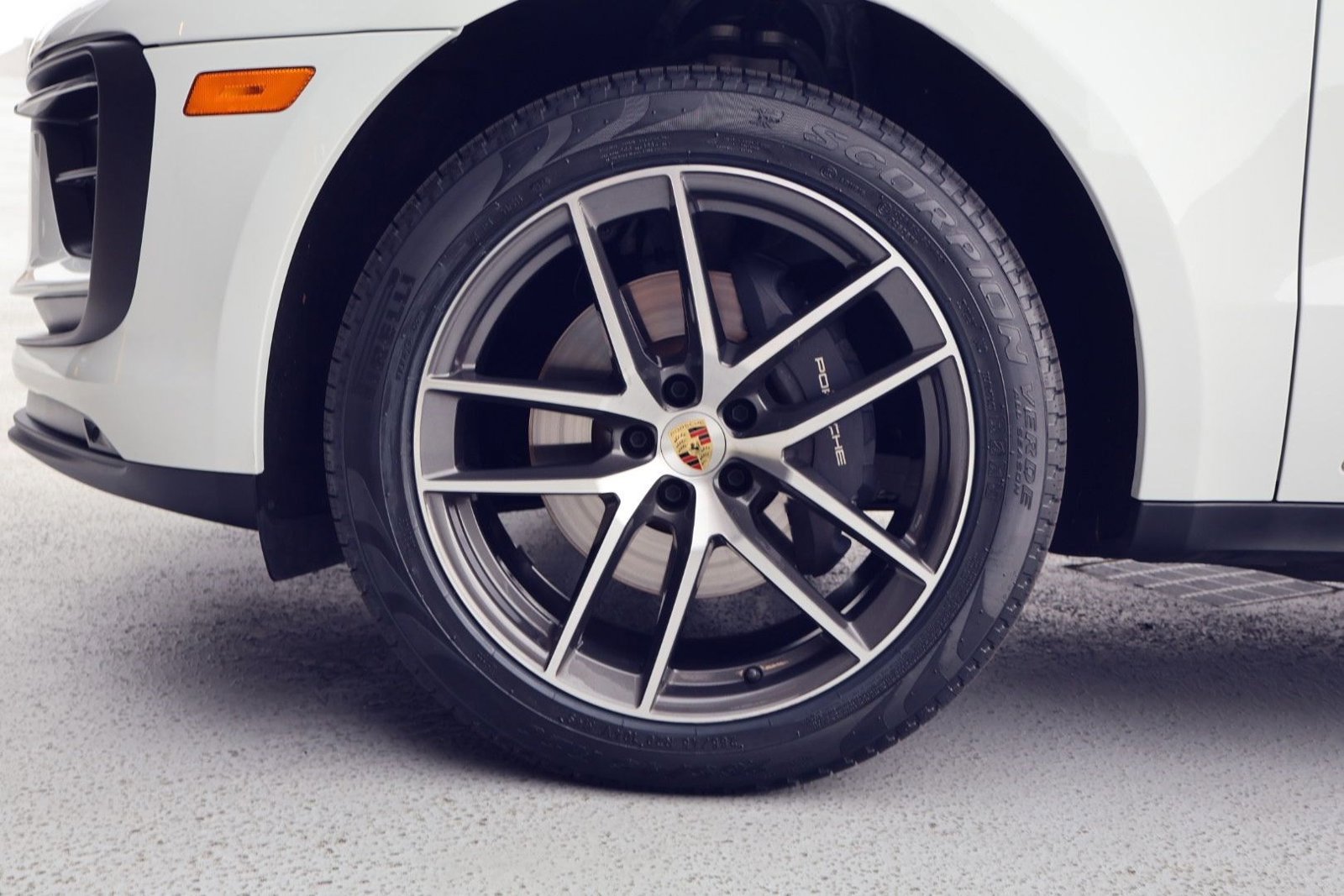 Certified 2025 Porsche Macan image 27