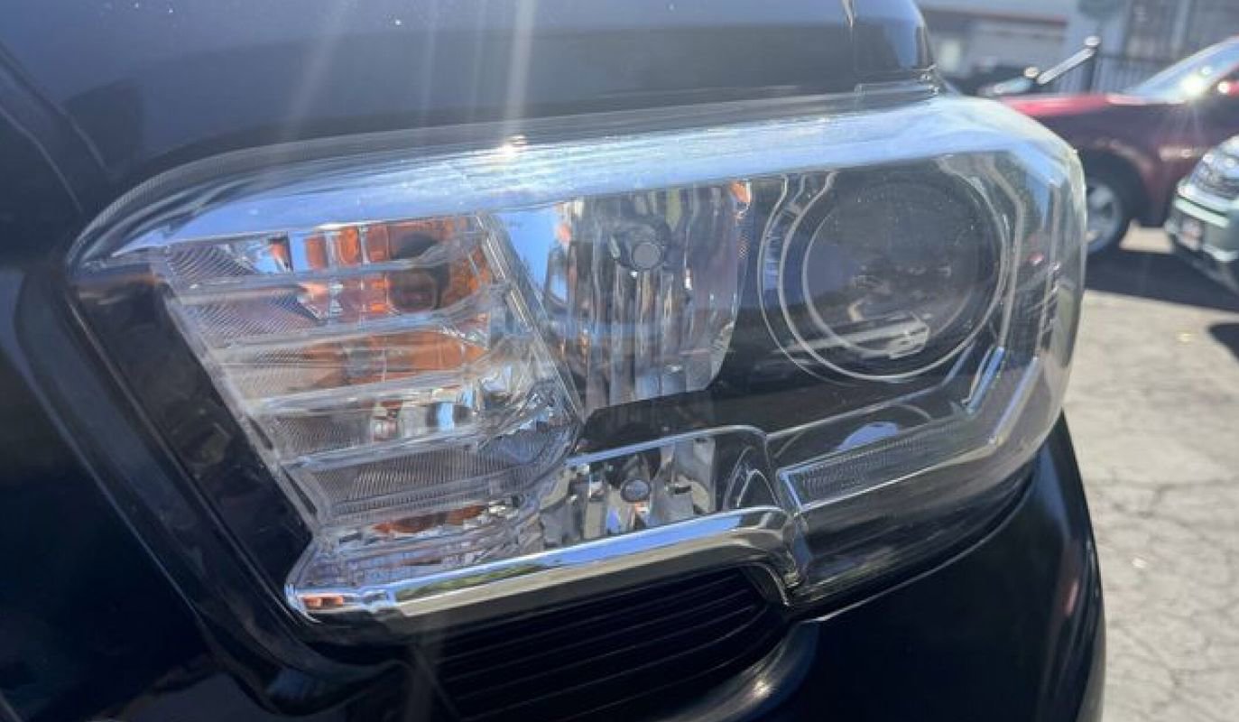 Used 2019 Toyota Tacoma TRD Off-Road image 8