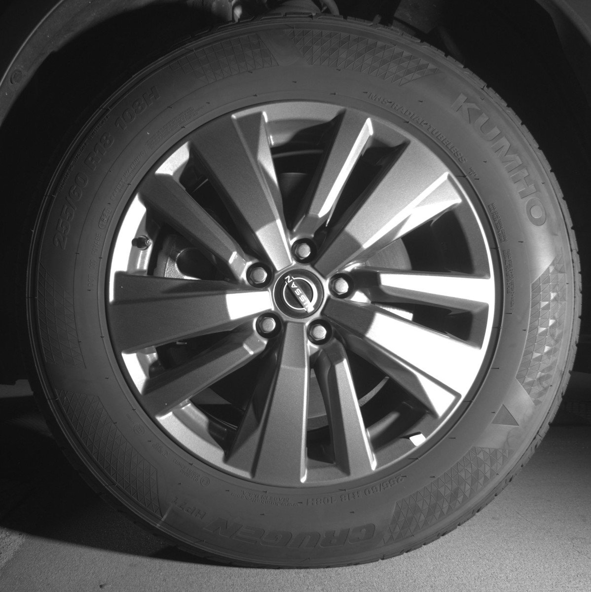 Used 2025 Nissan Pathfinder SV image 12