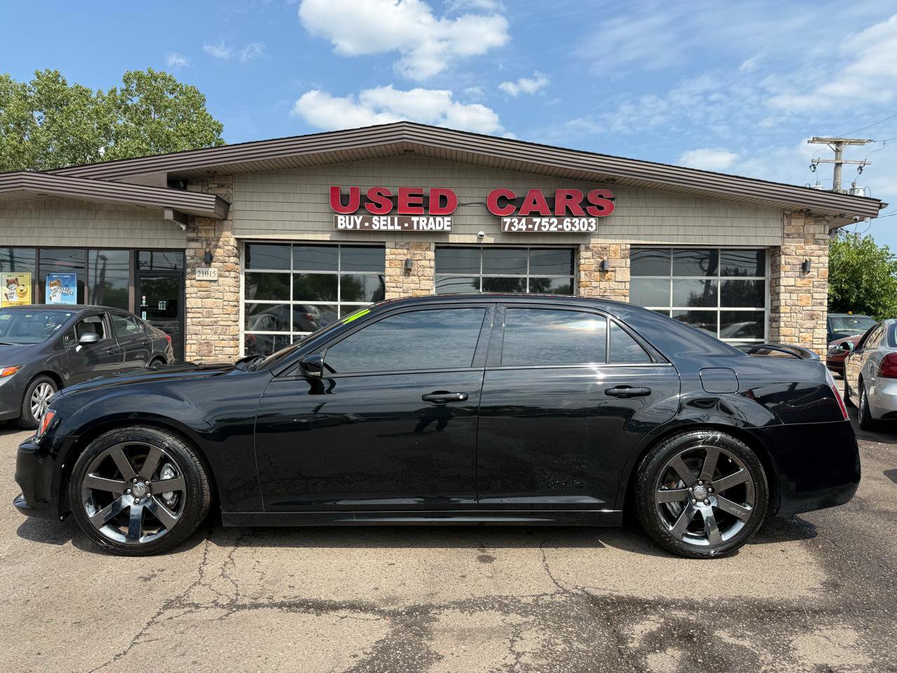 Used 2014 Chrysler 300 SRT8 w/ Leather Interior Group RWD image 9