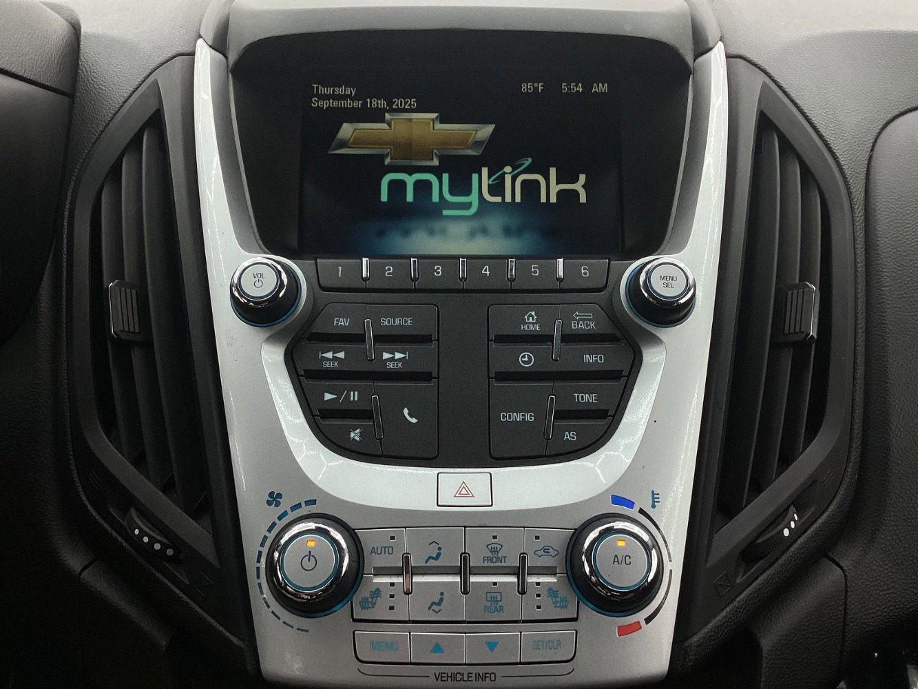 Used 2016 Chevrolet Equinox LTZ w/ Enhanced Convenience Package image 34