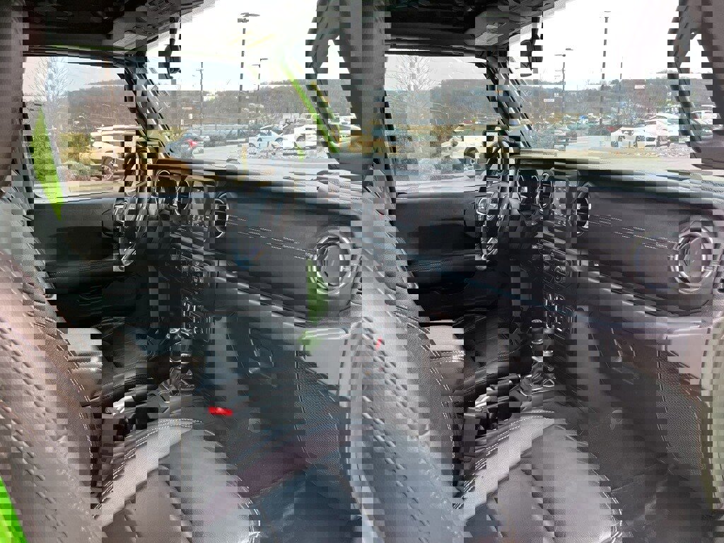 Used 2018 Jeep Wrangler Unlimited Sahara image 28