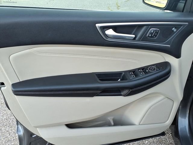Used 2022 Ford Edge Titanium image 11