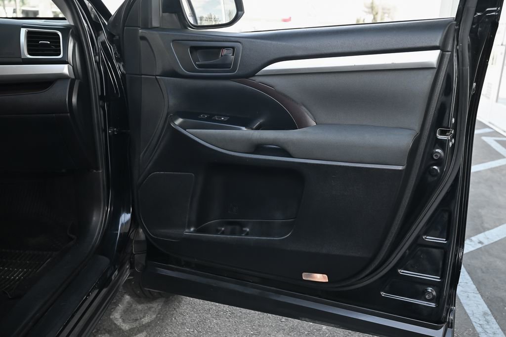Used 2019 Toyota Highlander LE FWD image 43