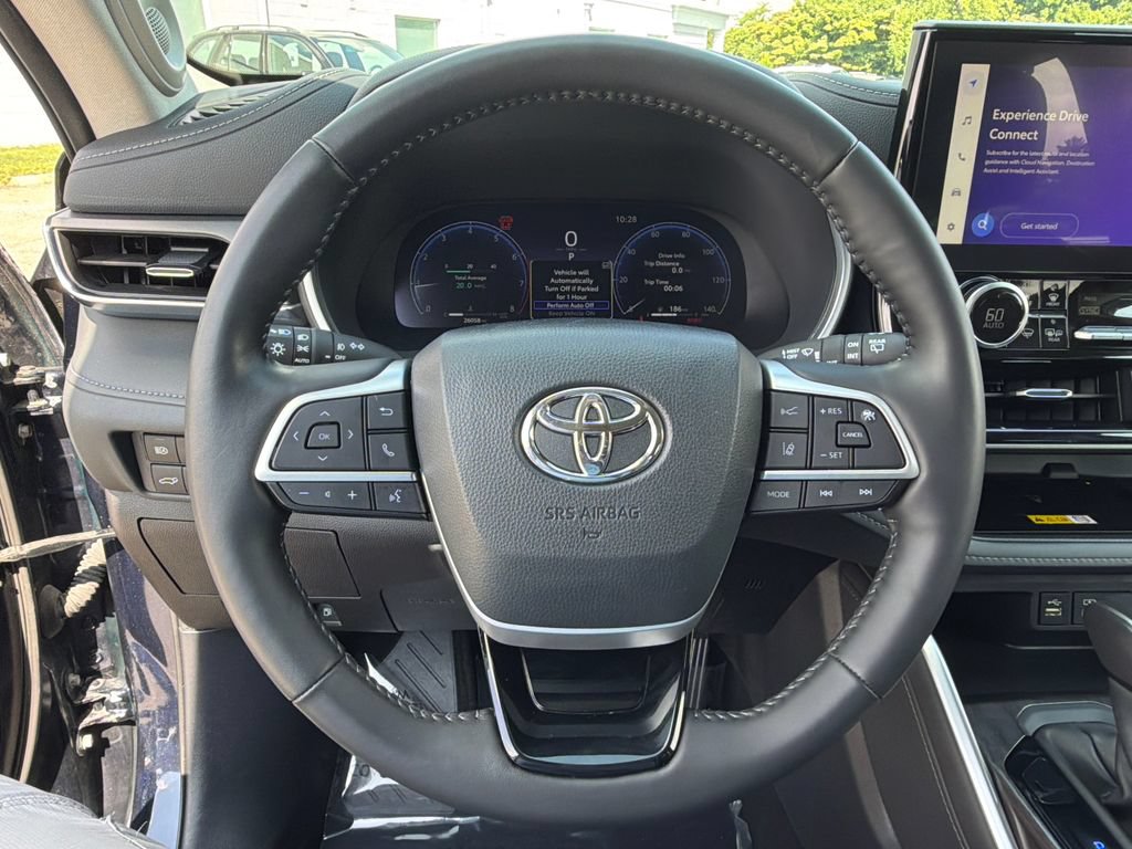 Used 2024 Toyota Highlander Limited AWD/4WD image 28