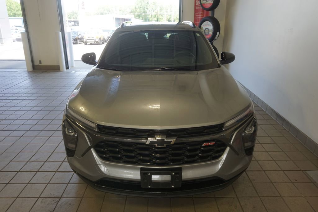 Used 2024 Chevrolet Trax RS w/ Sunroof Package FWD image 13