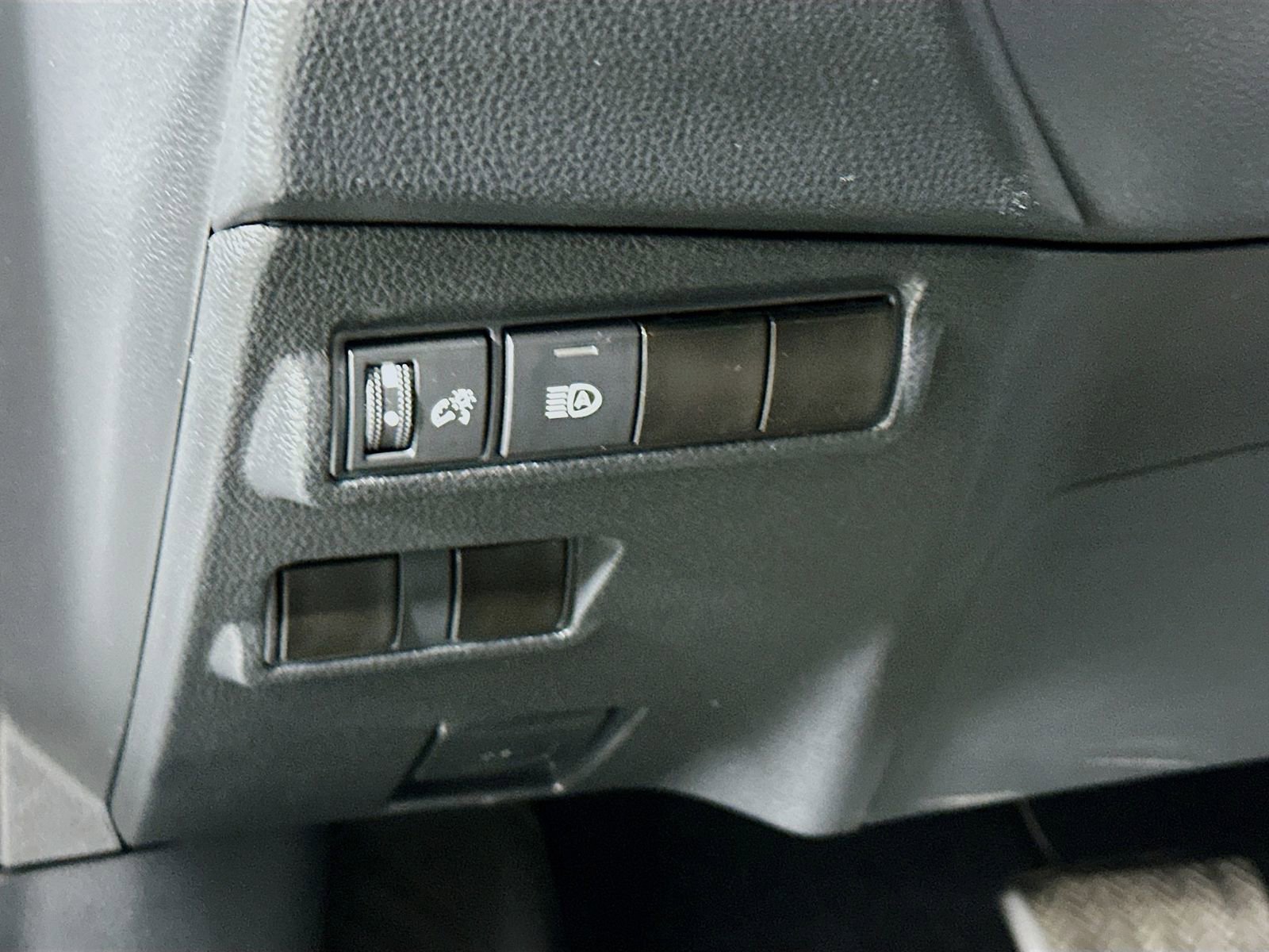 Certified 2024 Toyota Corolla Cross LE w/ Moonroof Package image 10