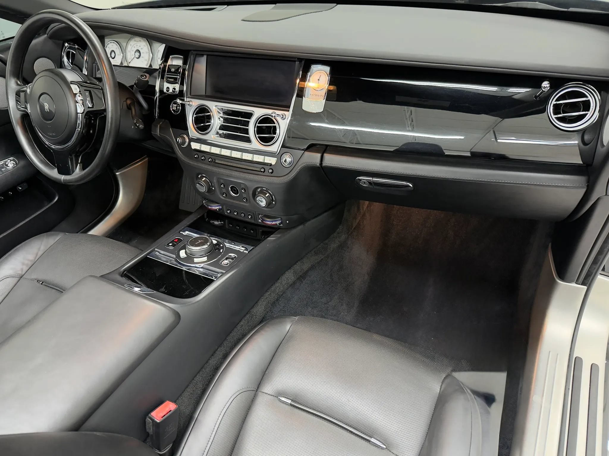 Used 2017 Rolls-Royce Dawn RWD image 60