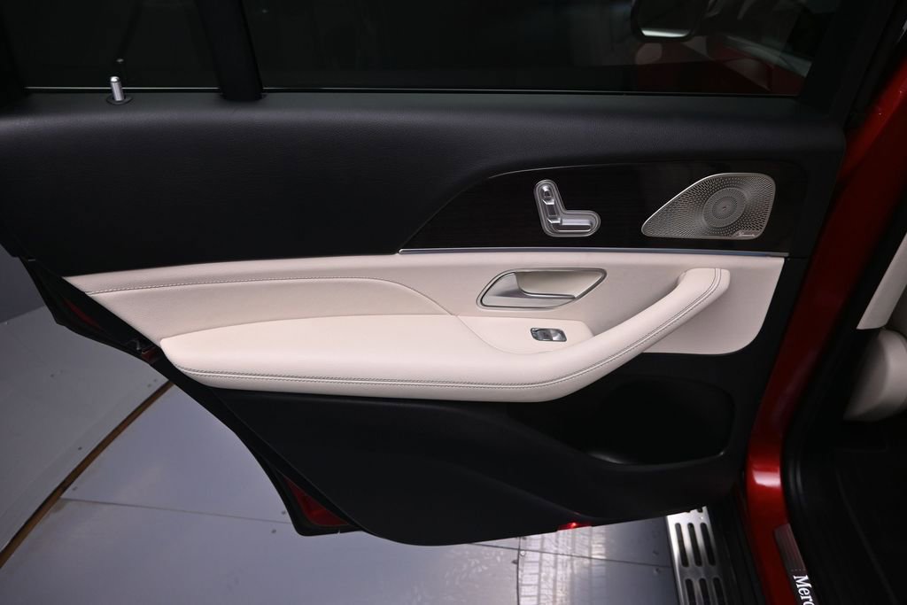 Used 2022 Mercedes-Benz GLS 450 4MATIC image 31