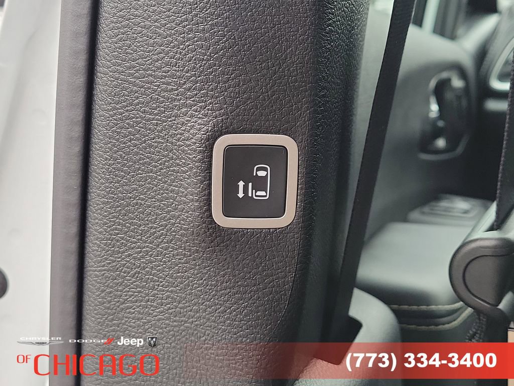New 2026 Chrysler Pacifica Select image 17