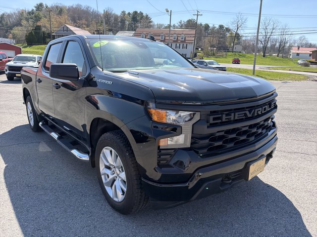 Used 2025 Chevrolet Silverado 1500 Custom image 3
