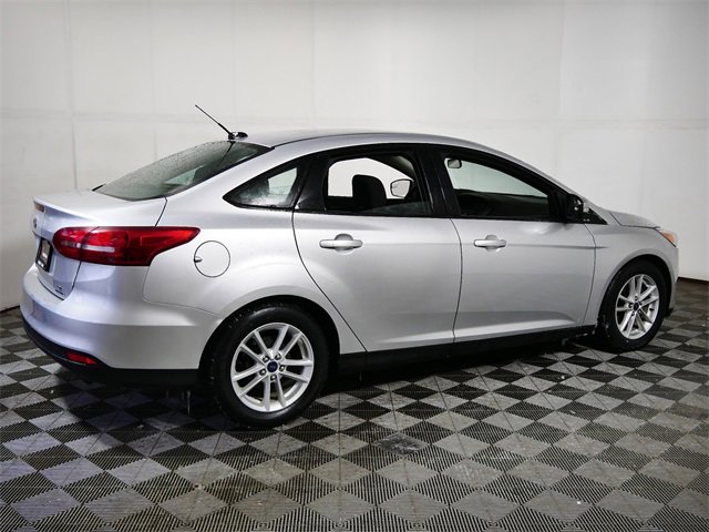 Used 2016 Ford Focus SE w/ SE Power Seat Package image 9
