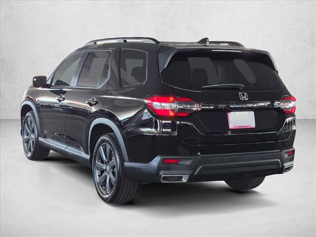 Used 2025 Honda Pilot Sport image 8