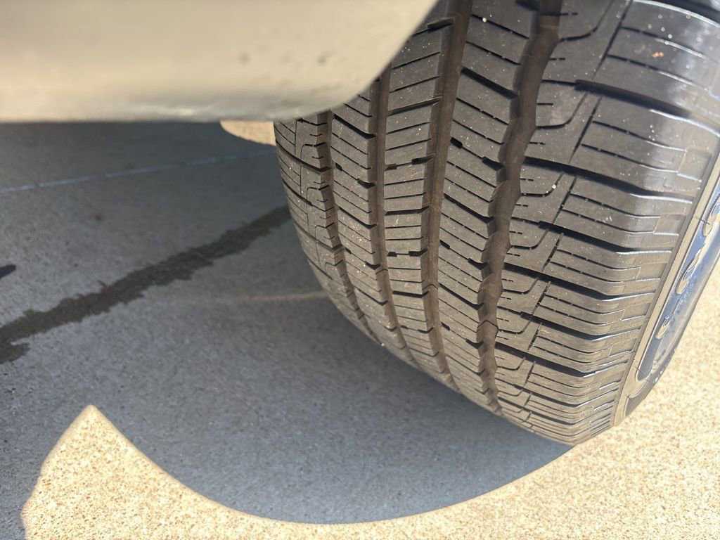 Used 2022 Ford Explorer Limited w/ Equipment Group 301A image 9