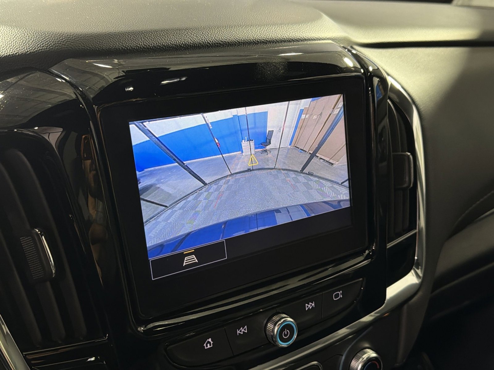 Used 2023 Chevrolet Traverse LT AWD/4WD image 38