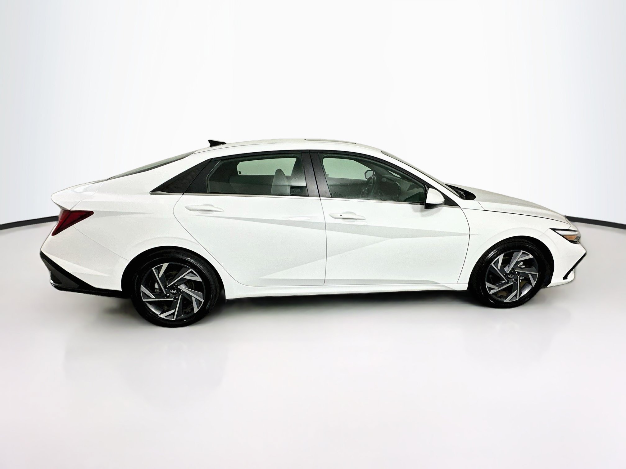 Used 2025 Hyundai Elantra SEL FWD image 10