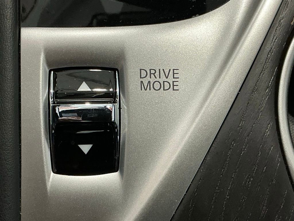 Used 2024 INFINITI Q50 Sensory image 40